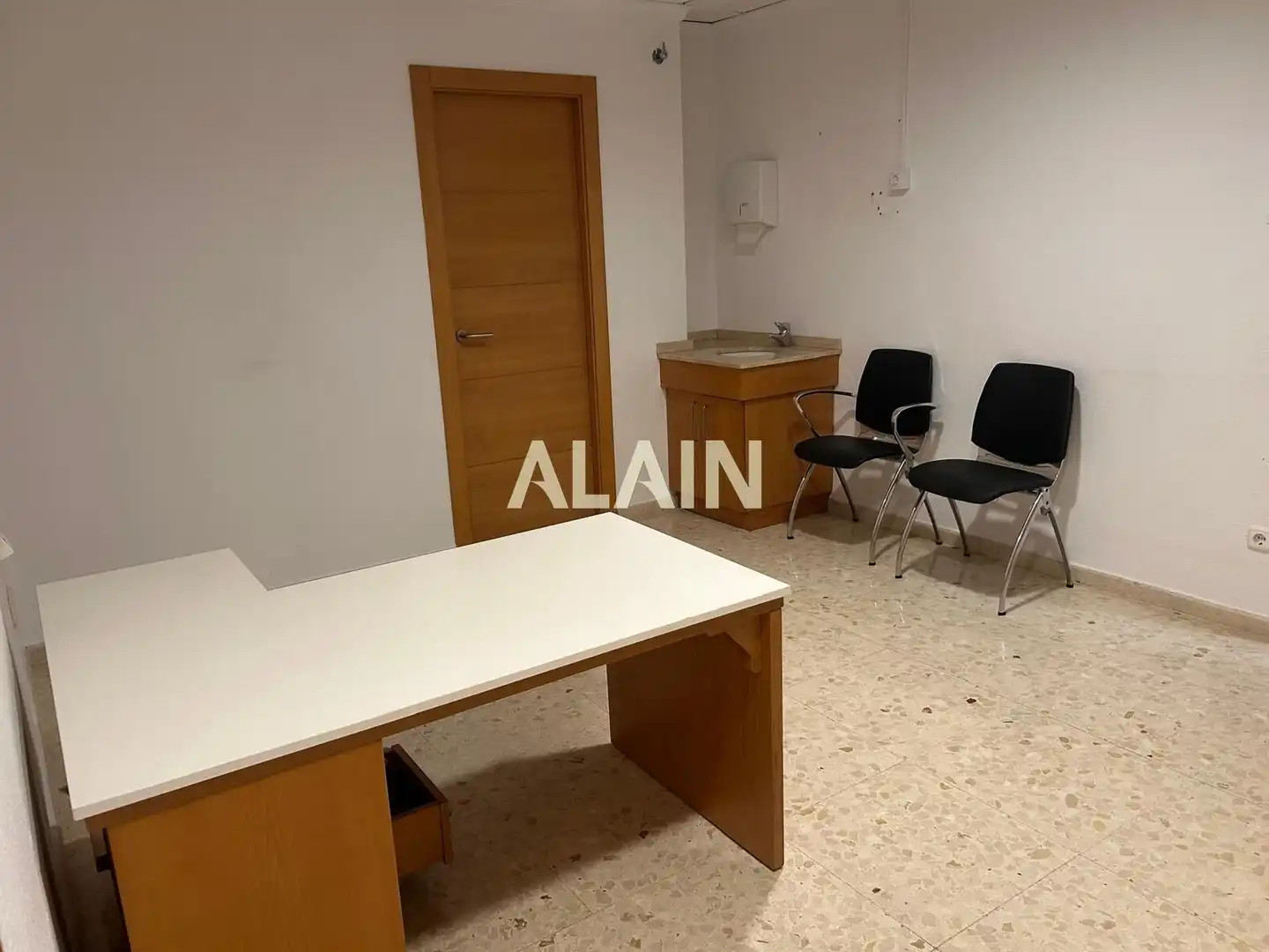 Commercial properties for rent in Valencia  with Air Conditioner and Furnished