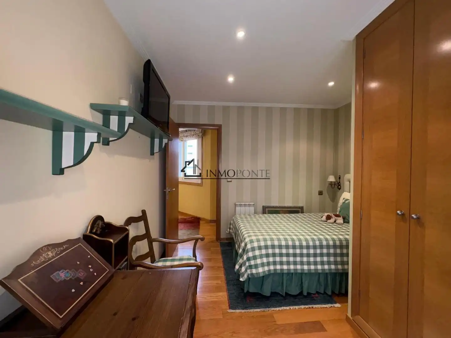 Schlafzimmer von Wohnung zur Miete in Pontevedra Capital  mit Heizung und Möbliert
