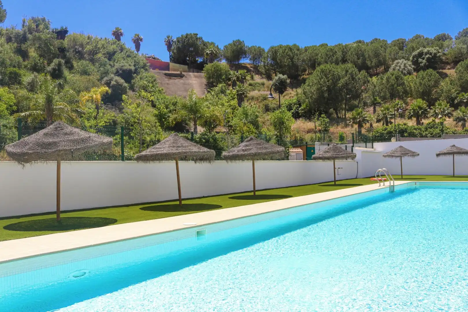 Piscina de Planta baja en venta en Mijas con Aire acondicionado, Jardín privado y Terraza