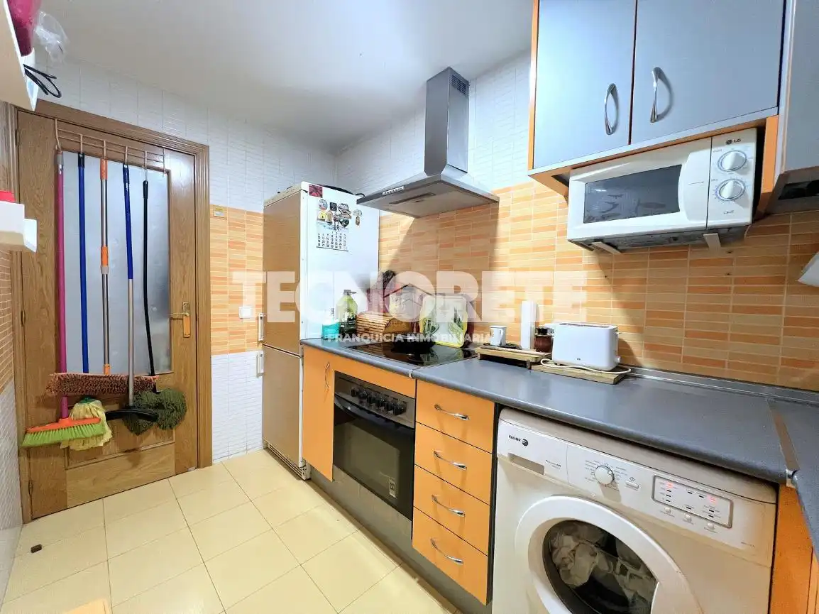 Küche von Wohnung zum Verkauf in Cobisa mit Heizung und Privatgarten