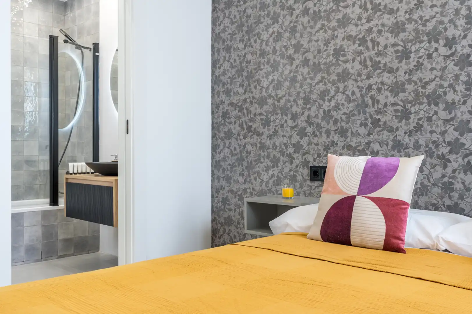 Bedroom of Flat for rent in Granada  with Air Conditioner, Heating and Furnished