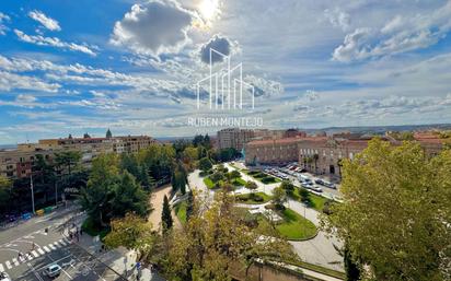 Exterior view of Flat for sale in Salamanca Capital  with Terrace and Balcony