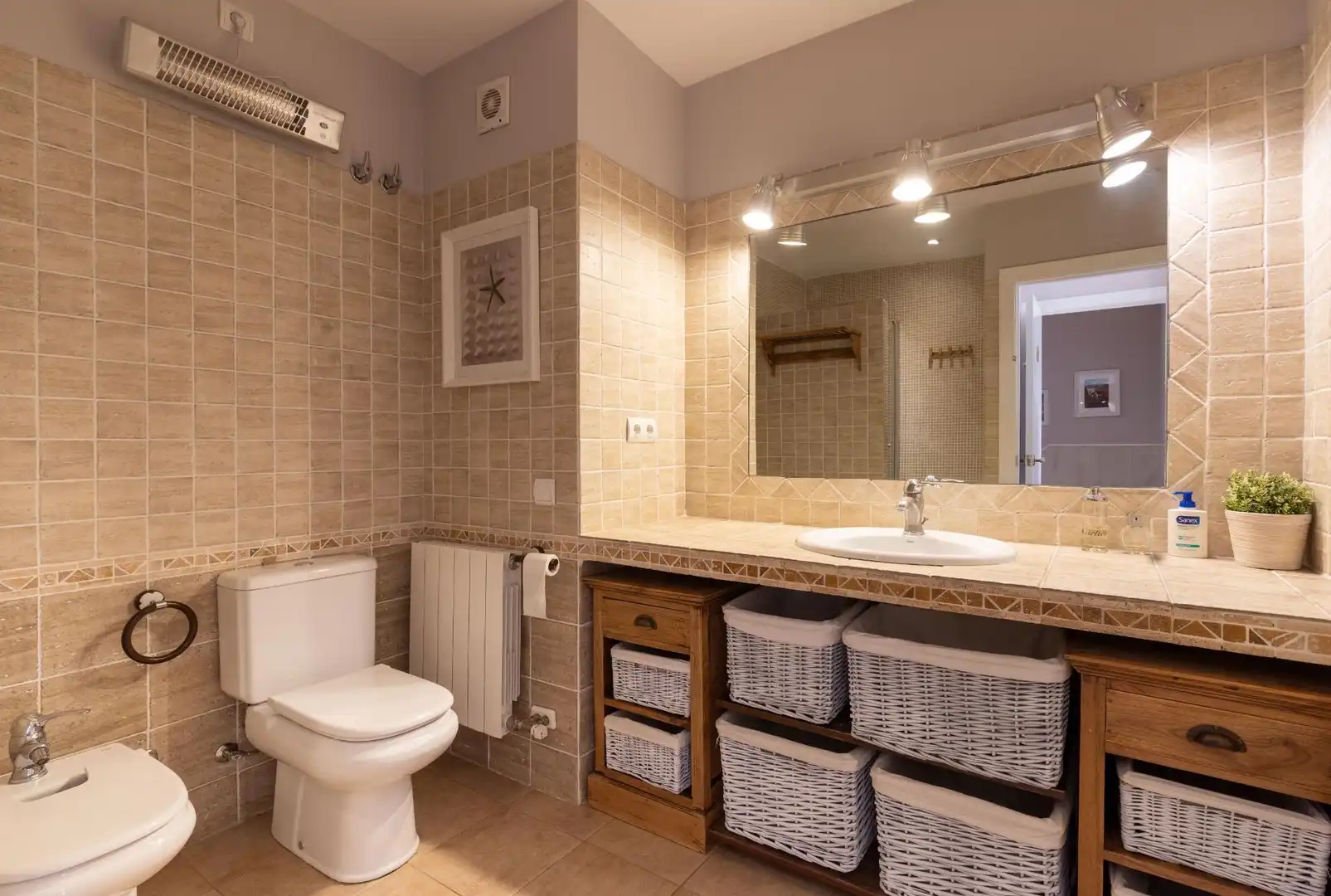Badezimmer von Haus oder Chalet zum Verkauf in Viladecavalls mit Klimaanlage, Heizung und Privatgarten