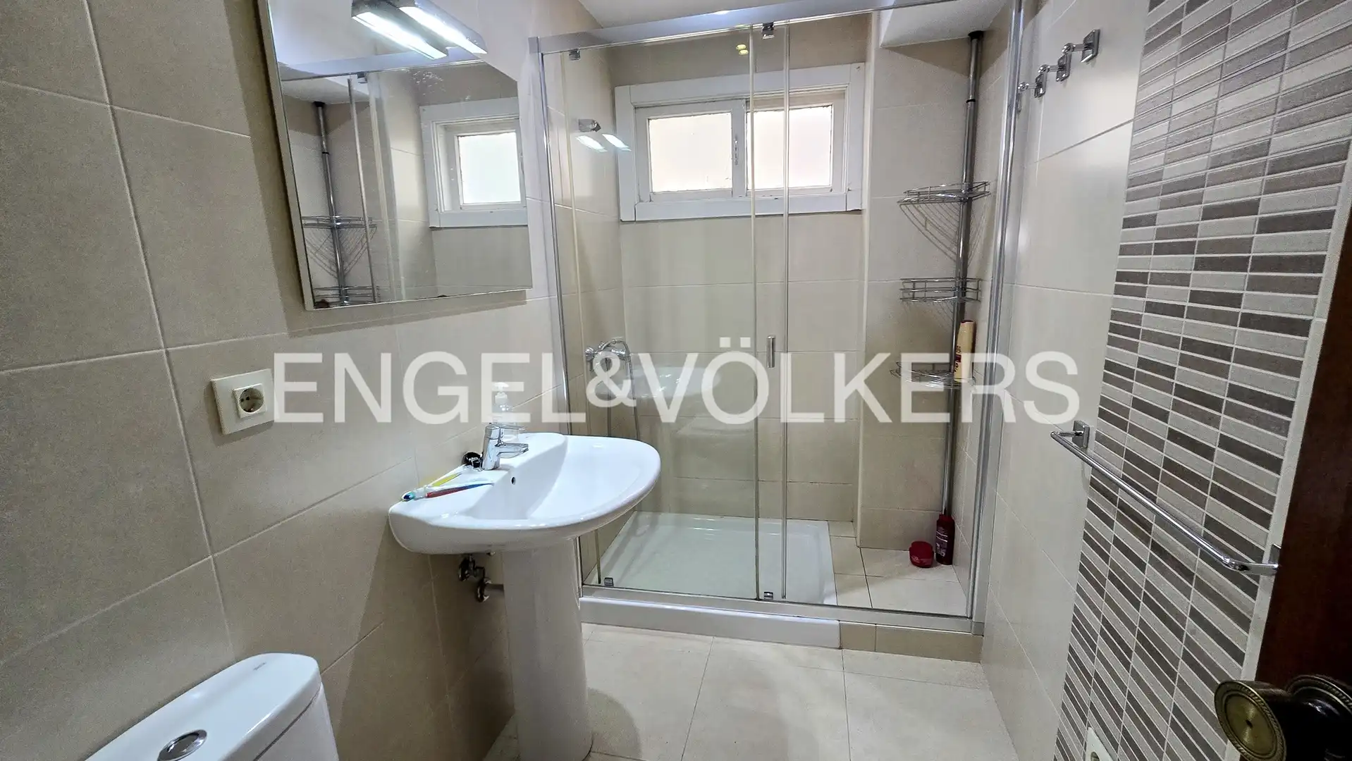Bathroom of Flat for sale in Vigo   with Heating, Parquet flooring and Terrace