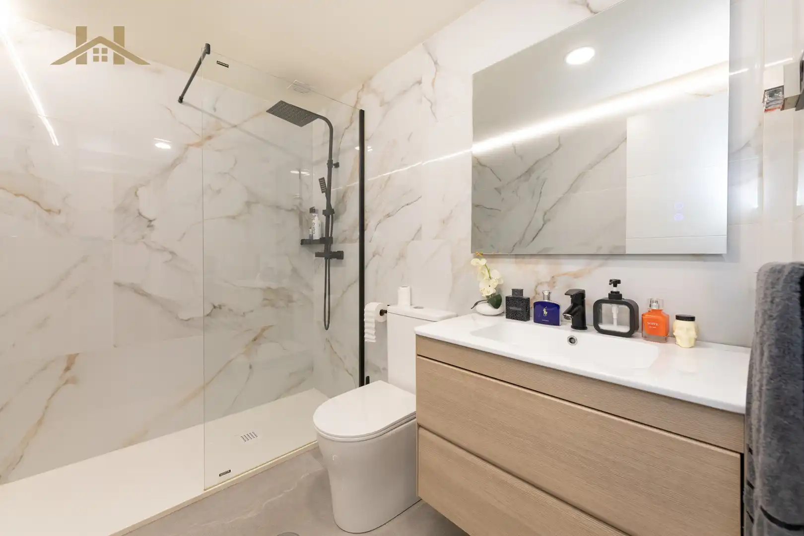 Badezimmer von Wohnung zum Verkauf in Ensanche