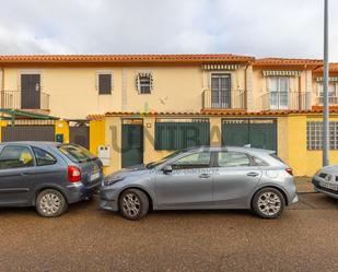 Vista exterior de Casa adosada en venda en Badajoz Capital amb Aire condicionat i Balcó