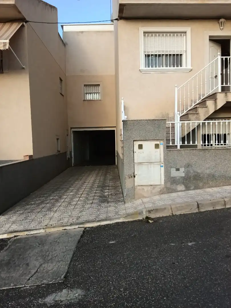 Aparcament de Casa adosada en venda en Fuente Álamo de Murcia amb Aire condicionat, Terrassa i Balcó