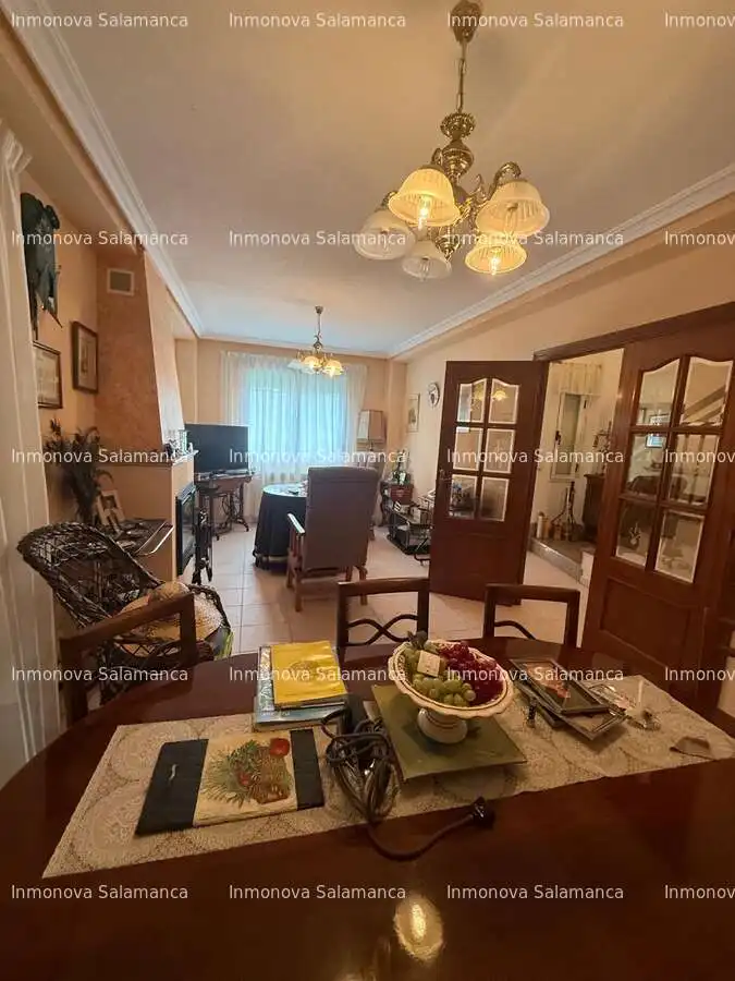 Sala d'estar de Casa o xalet en venda en Membribe de la Sierra amb Calefacció, Jardí privat i Moblat
