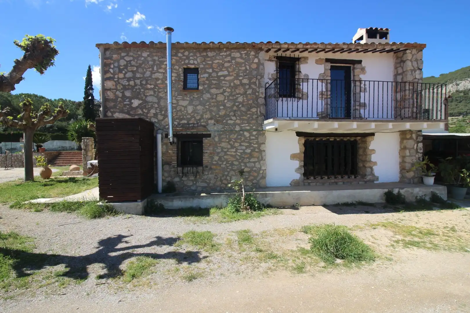 Vista exterior de Casa o xalet de lloguer en Canyelles amb Aire condicionat, Calefacció i Jardí privat