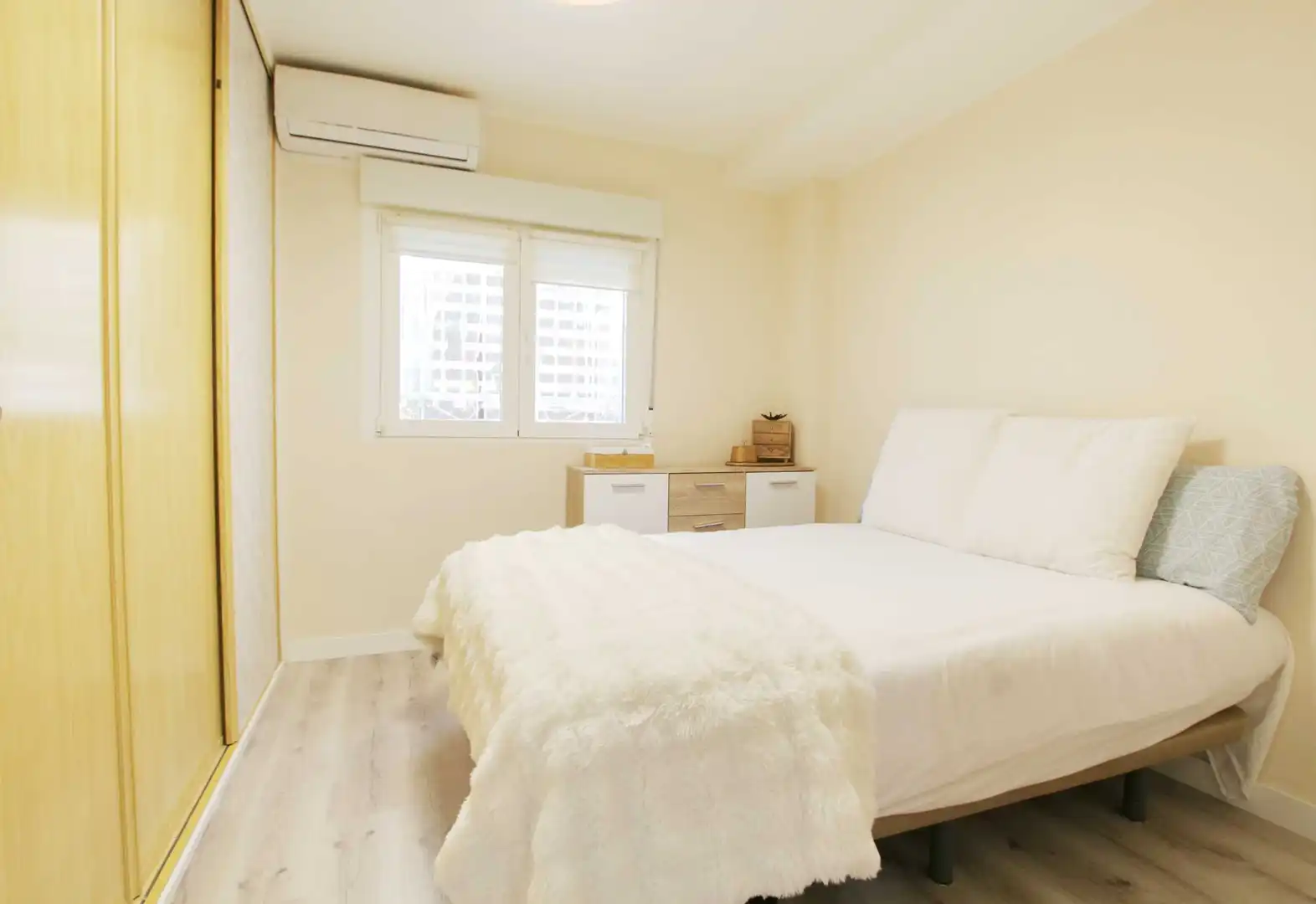 Bedroom of Apartments for sale in Azuqueca de Henares  with Air Conditioner, Terrace and Alarm