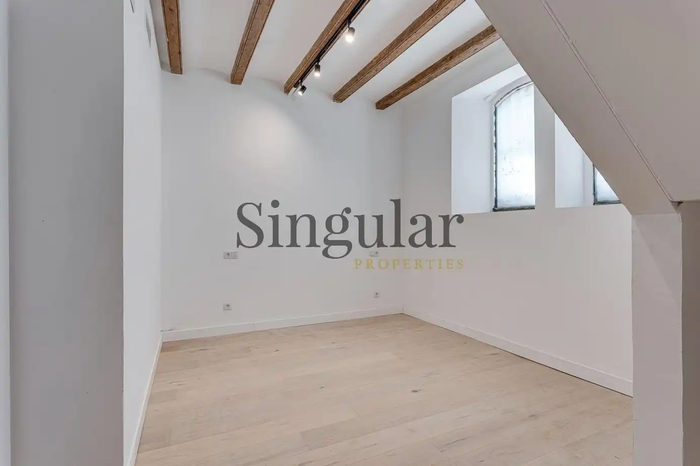 Habitación de Dúplex en venta en Barcelona con Aire acondicionado, Calefacción y Jardín privado
