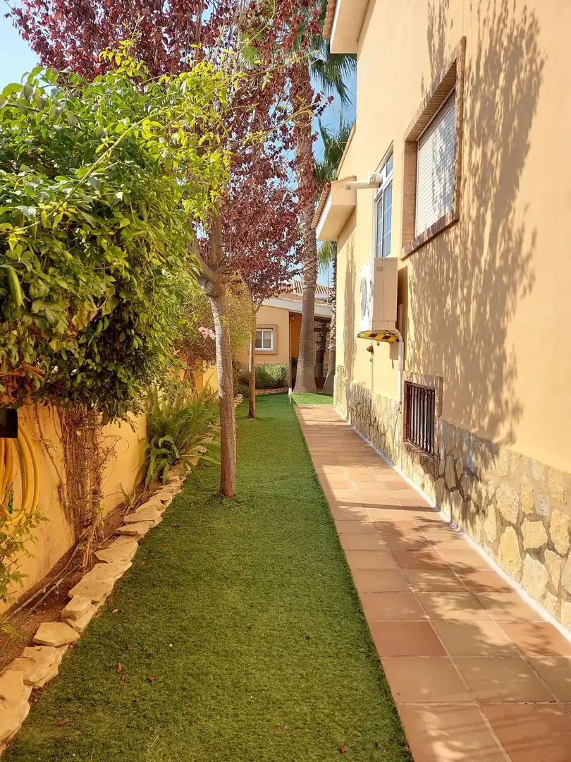 Garden of Houses for sale in La Pobla de Vallbona  with Air Conditioner, Heating and Private garden