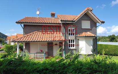 Vista exterior de Casa o xalet en venda en Arnuero amb Terrassa i Piscina