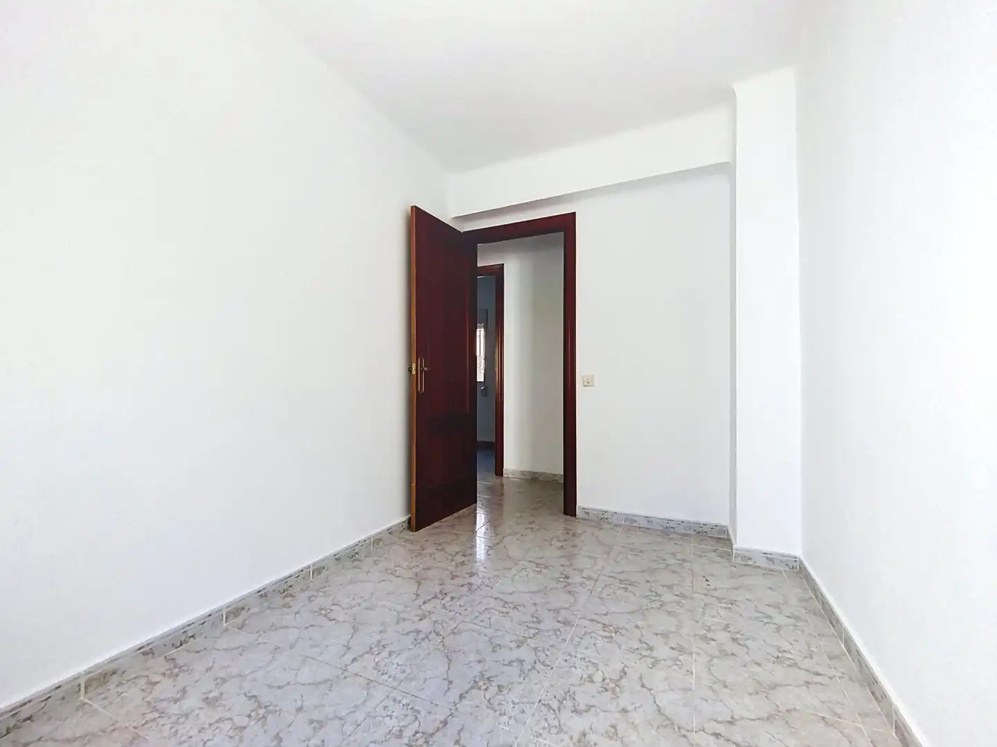 Wohnungen zum Verkauf in Estepona mit Terrasse und Balkon