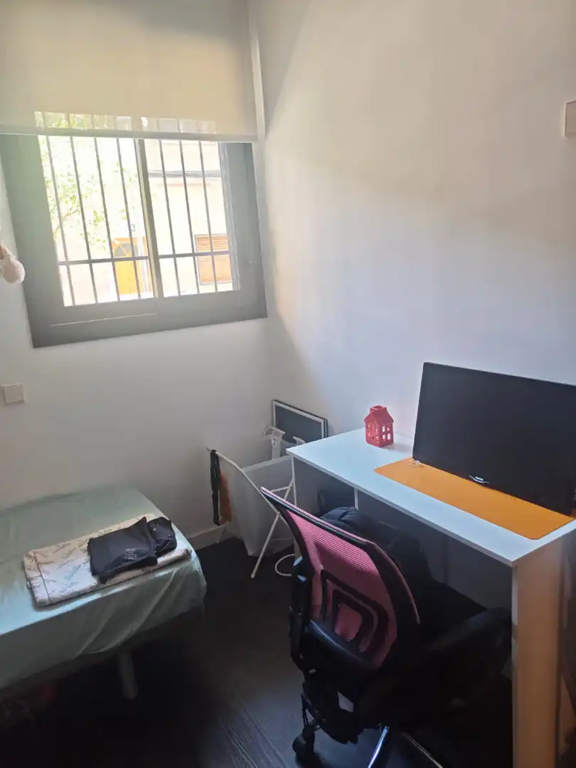 Schlafzimmer von Erdgeschoss zur Miete in Cornellà de Llobregat mit Klimaanlage, Heizung und Möbliert