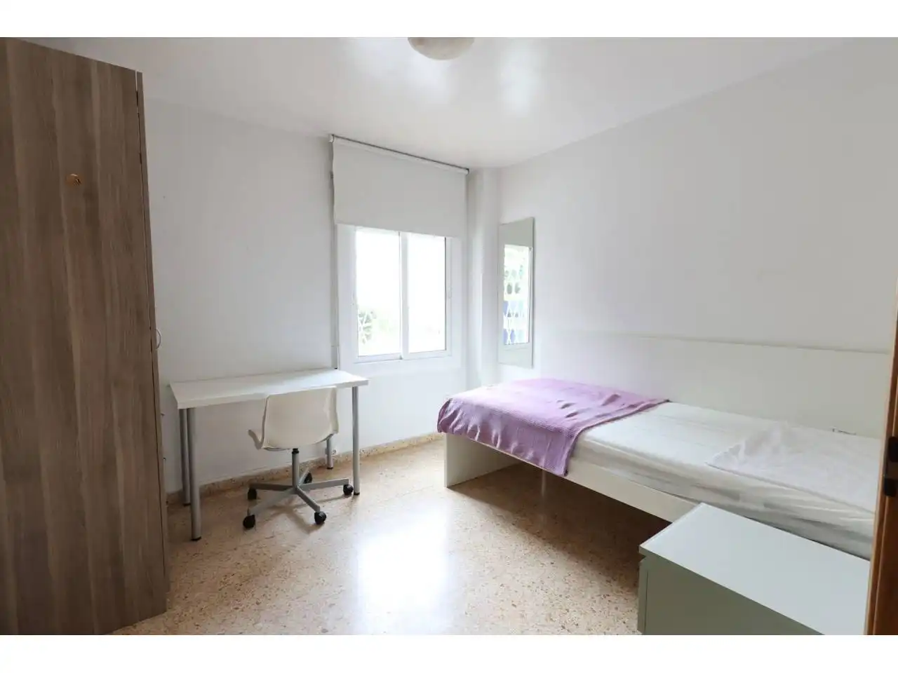Habitación de Piso en venta en L'Hospitalet de Llobregat con Amueblado y Balcón