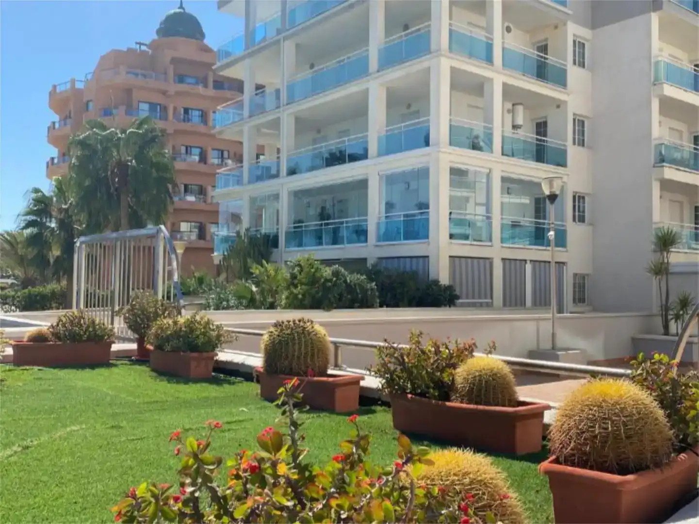 Außenansicht von Wohnung zur Miete in Roquetas de Mar mit Klimaanlage und Schwimmbad