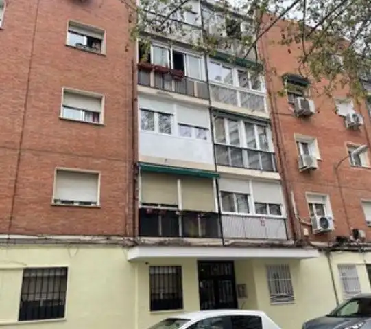 Vista exterior de Local en venta en Madrid