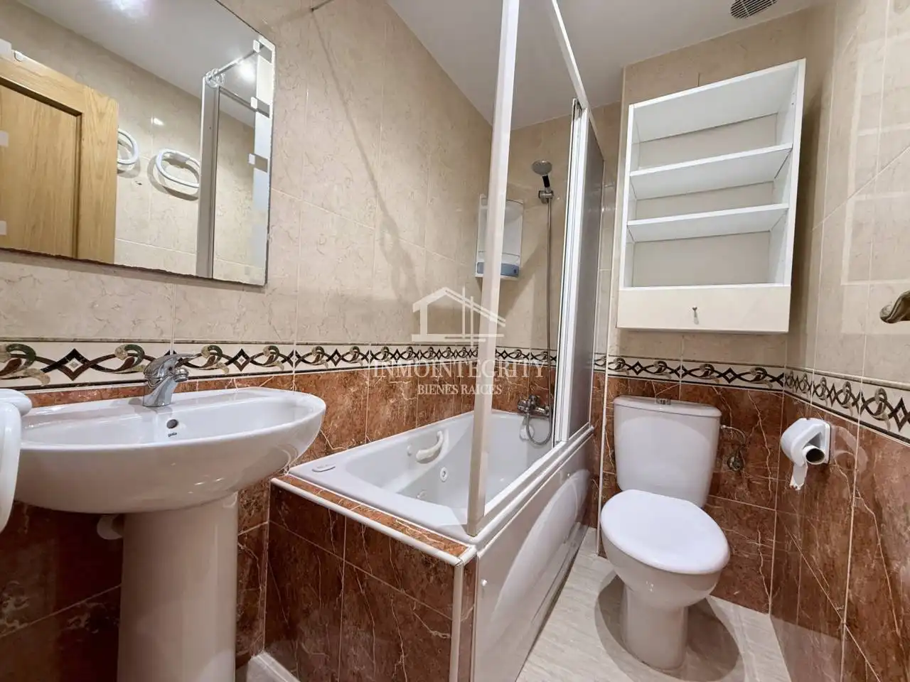 Apartamento con piscina en venta en Avenida Central, imagen 22