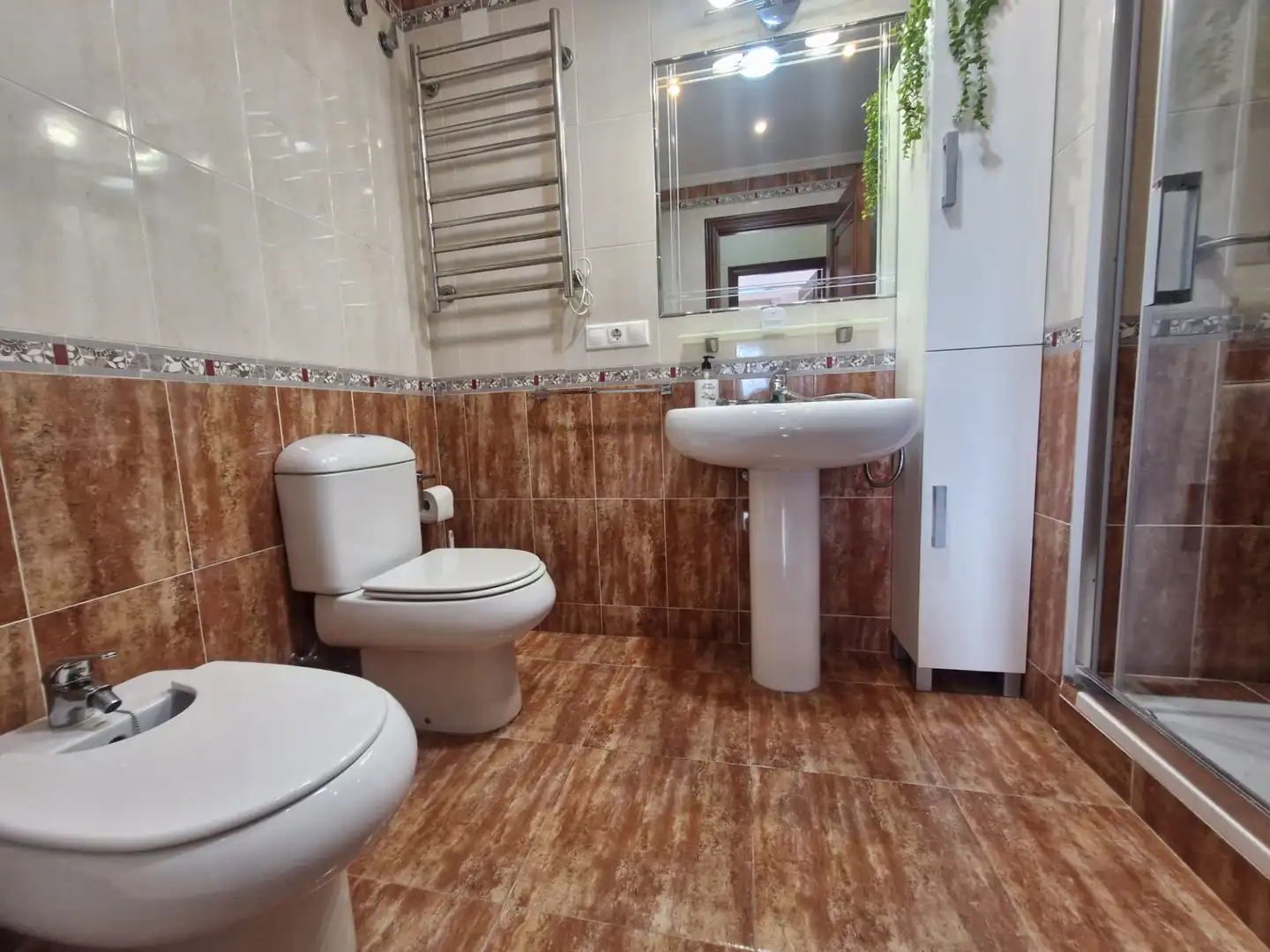 Badezimmer von Wohnung zum Verkauf in Foz mit Heizung, Abstellraum und Möbliert