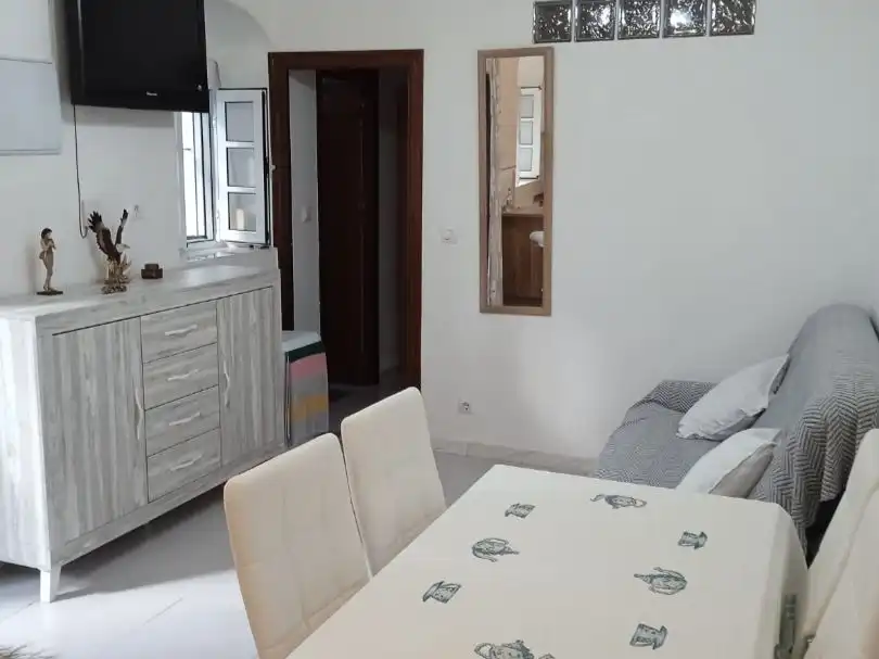 Mini appartamento con piscina in affitto a Calle Calzada de San Vicente 2