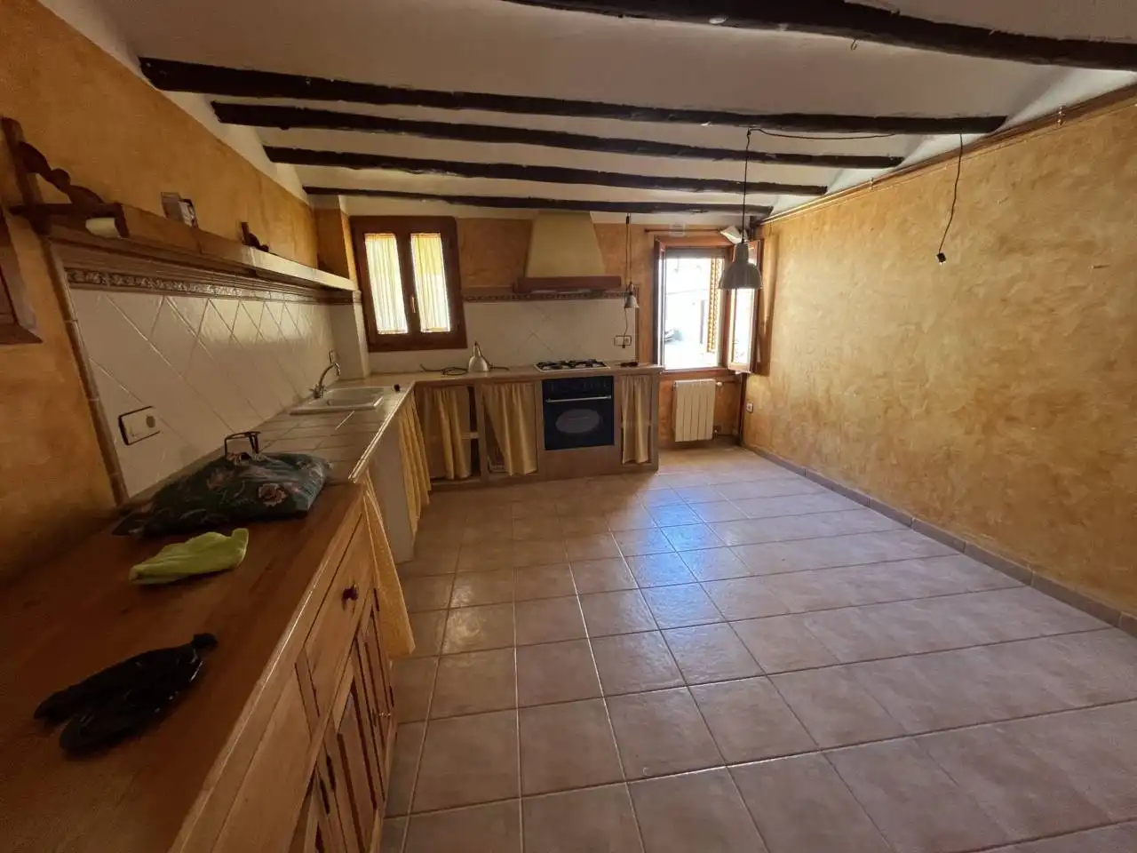 Cuina de Casa o xalet en venda en Castelserás amb Calefacció, Terrassa i Moblat