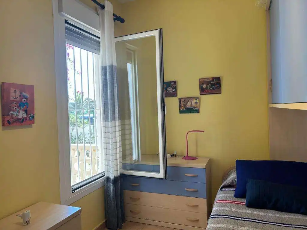 Dormitori de Casa o xalet en venda en Castellón de la Plana / Castelló de la Plana amb Terrassa i Moblat
