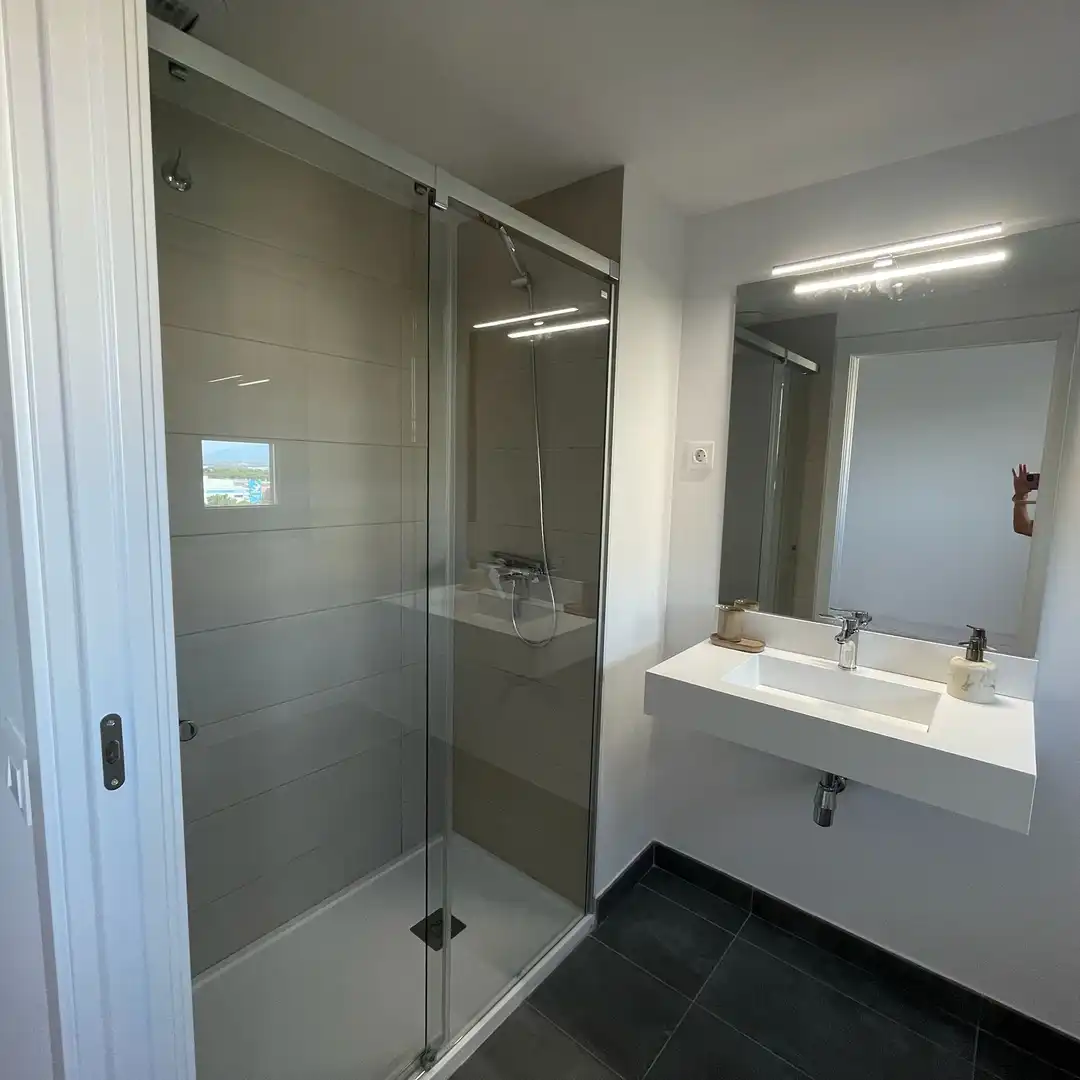 Bathroom of Flat for rent in Barberà del Vallès  with Air Conditioner, Heating and Parquet flooring