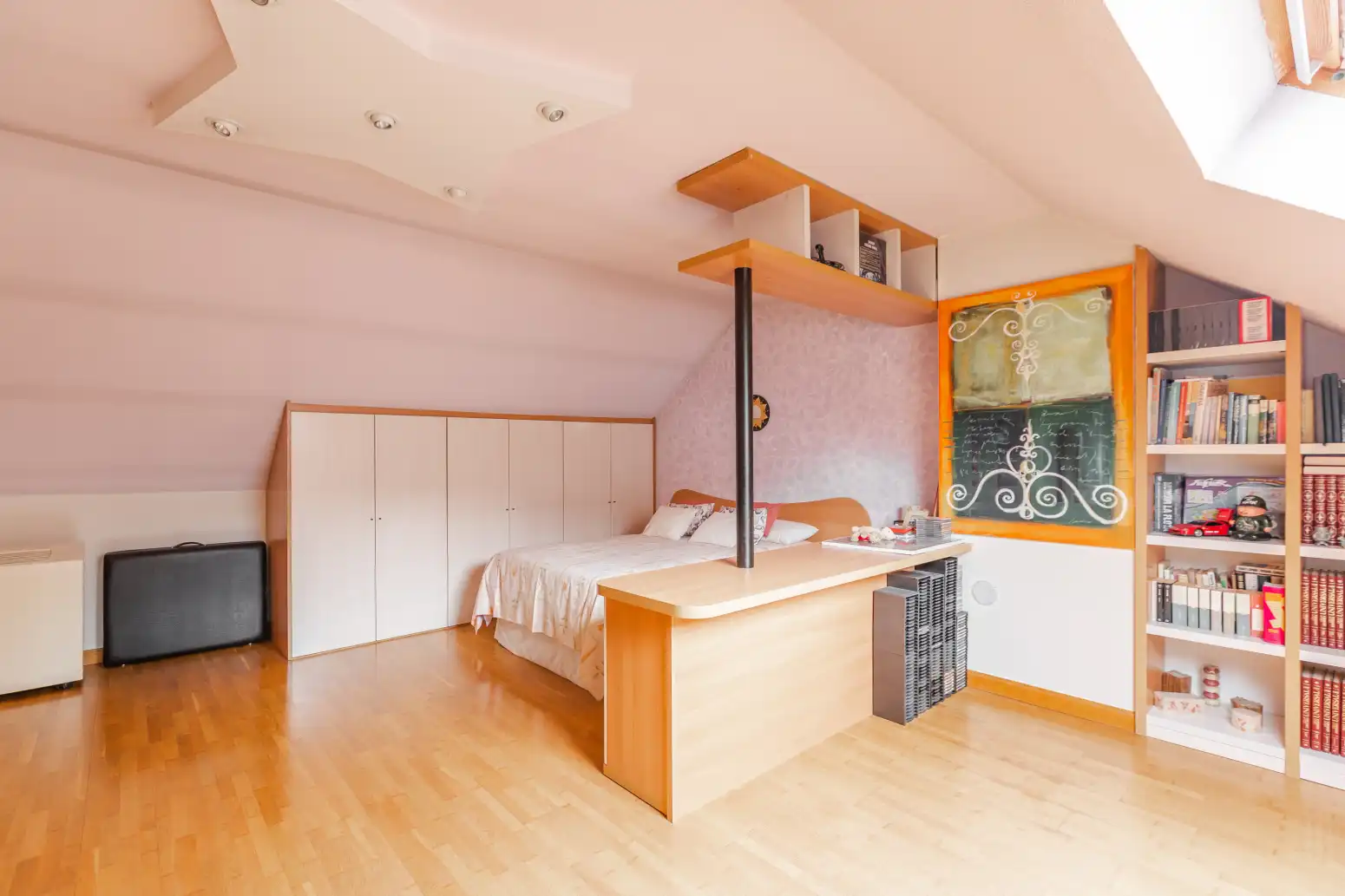 Habitación de Casa adosada en venta en Barañáin / Barañain con Calefacción, Jardín privado y Parquet