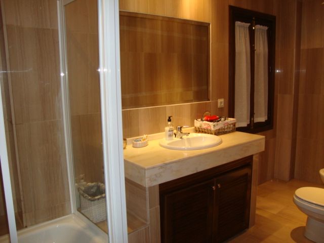 Baño de Casa adosada de alquiler en Villa de Otura con Amueblado