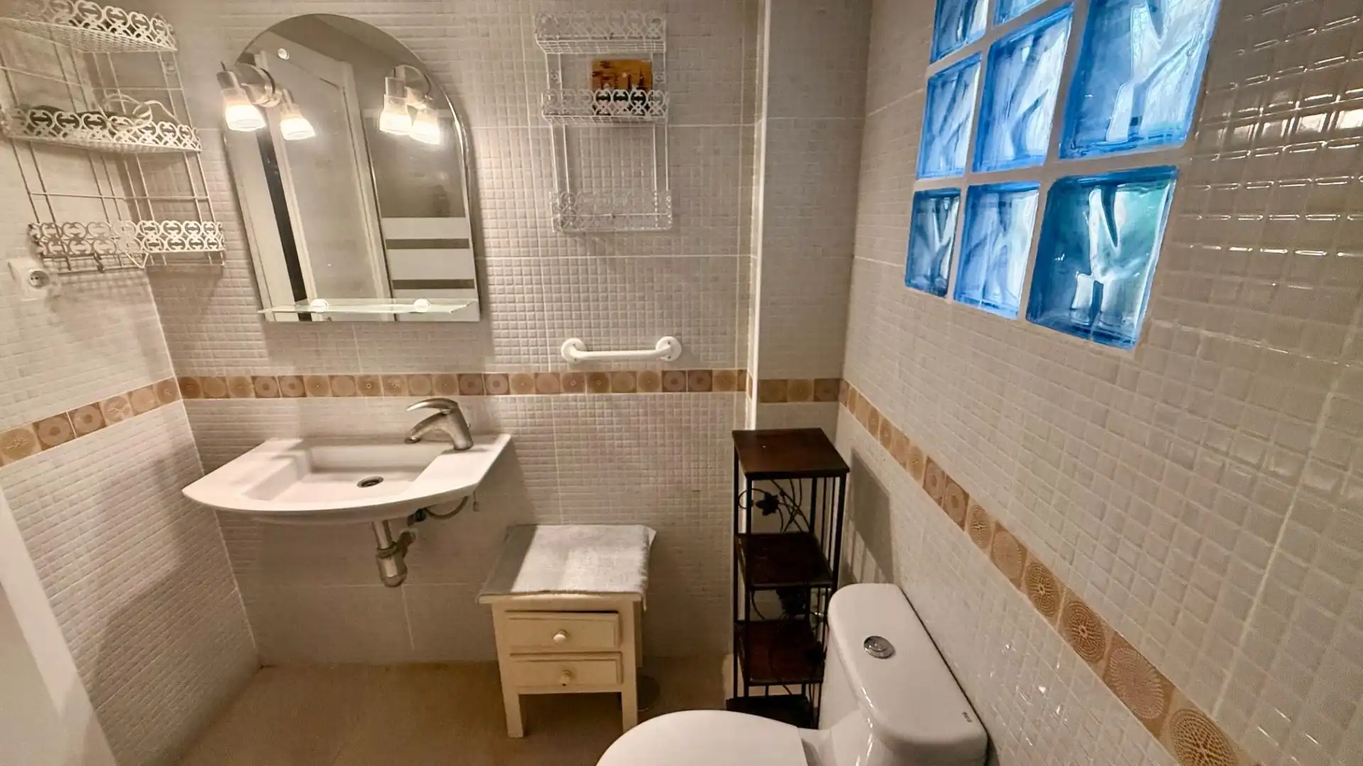 Badezimmer von Wohnung zum Verkauf in Torremolinos mit Klimaanlage, Heizung und Privatgarten