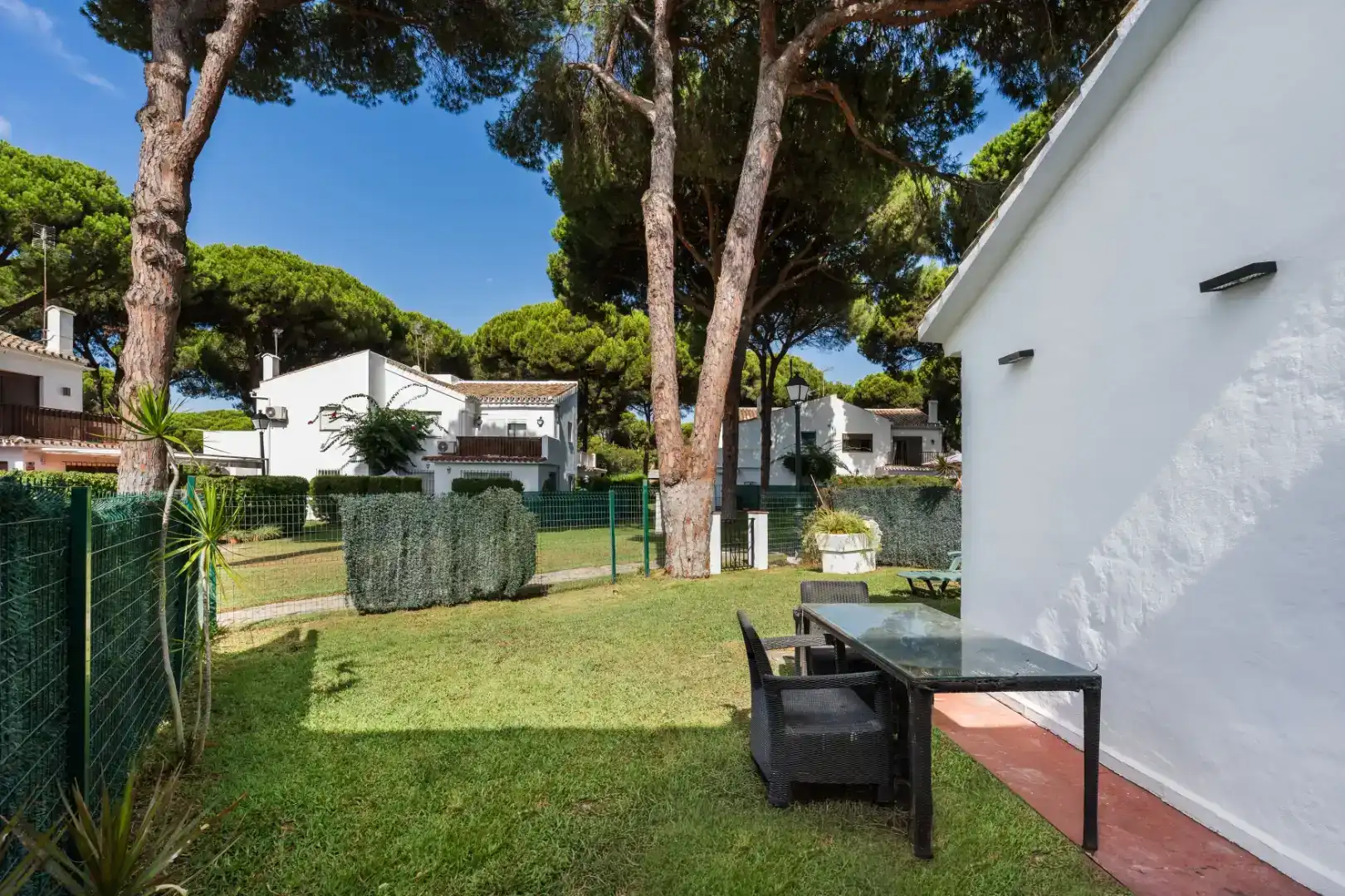 Jardí de Casa adosada en venda en Estepona amb Aire condicionat, Jardí privat i Piscina