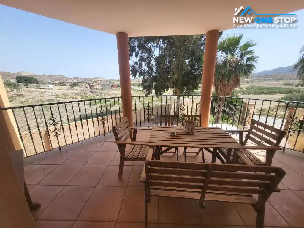 Terrassa de Casa adosada en venda en Cuevas del Almanzora amb Aire condicionat, Calefacció i Jardí privat