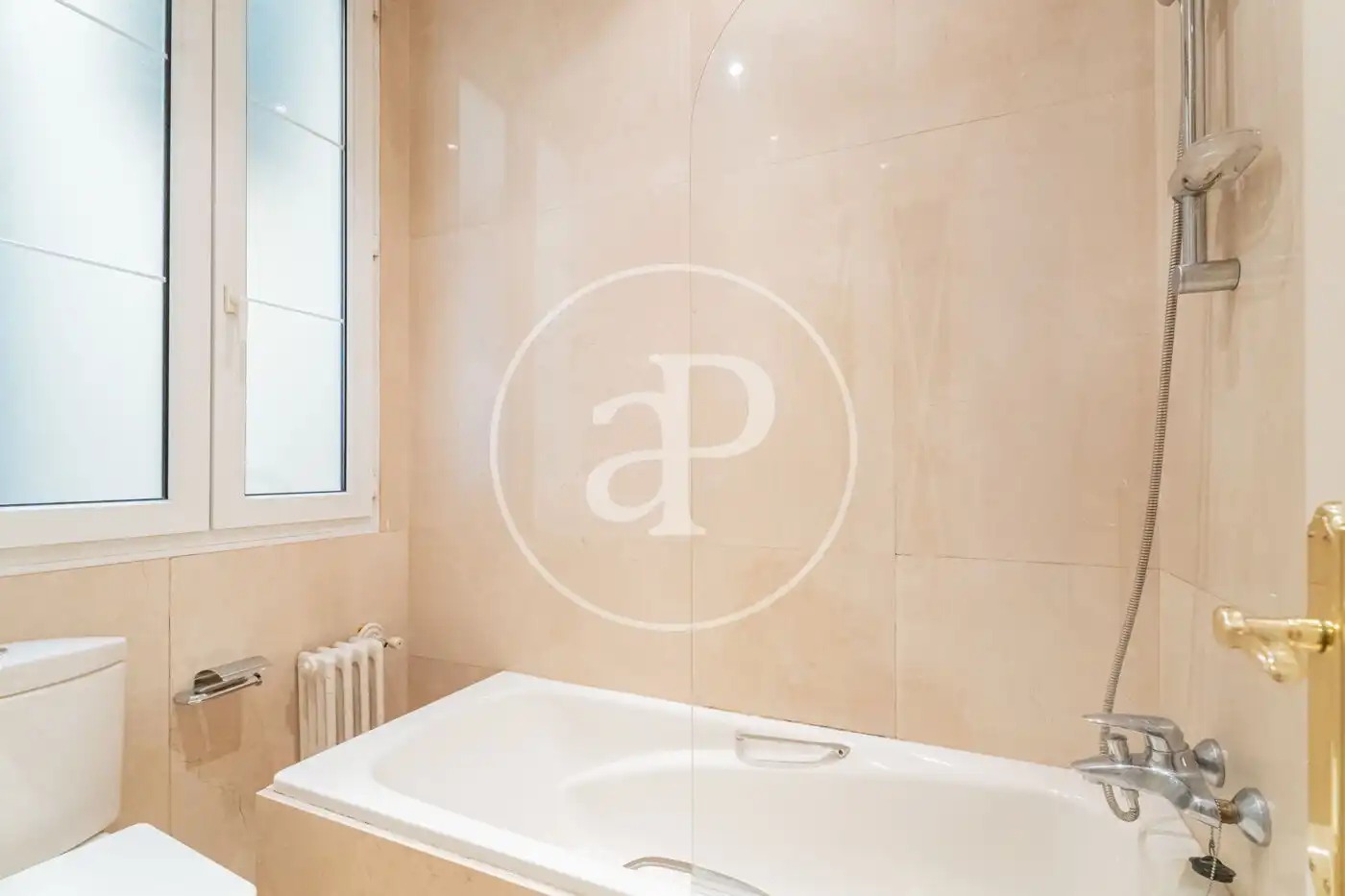 Bathroom of Flat for rent in Madrid  with Heating, Storage room and Balcony