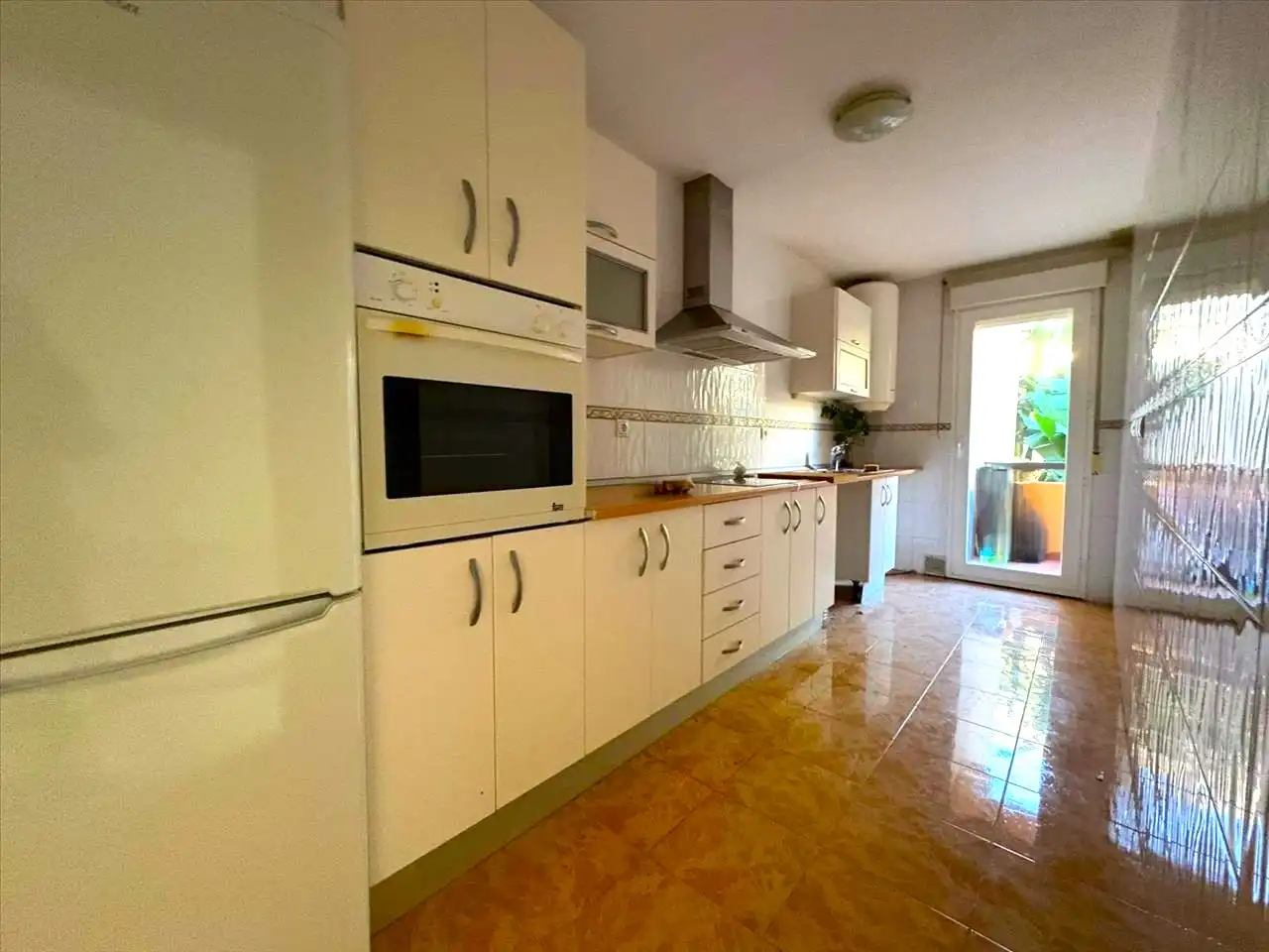 Cuina de Apartament en venda en Marbella amb Aire condicionat, Jardí privat i Piscina