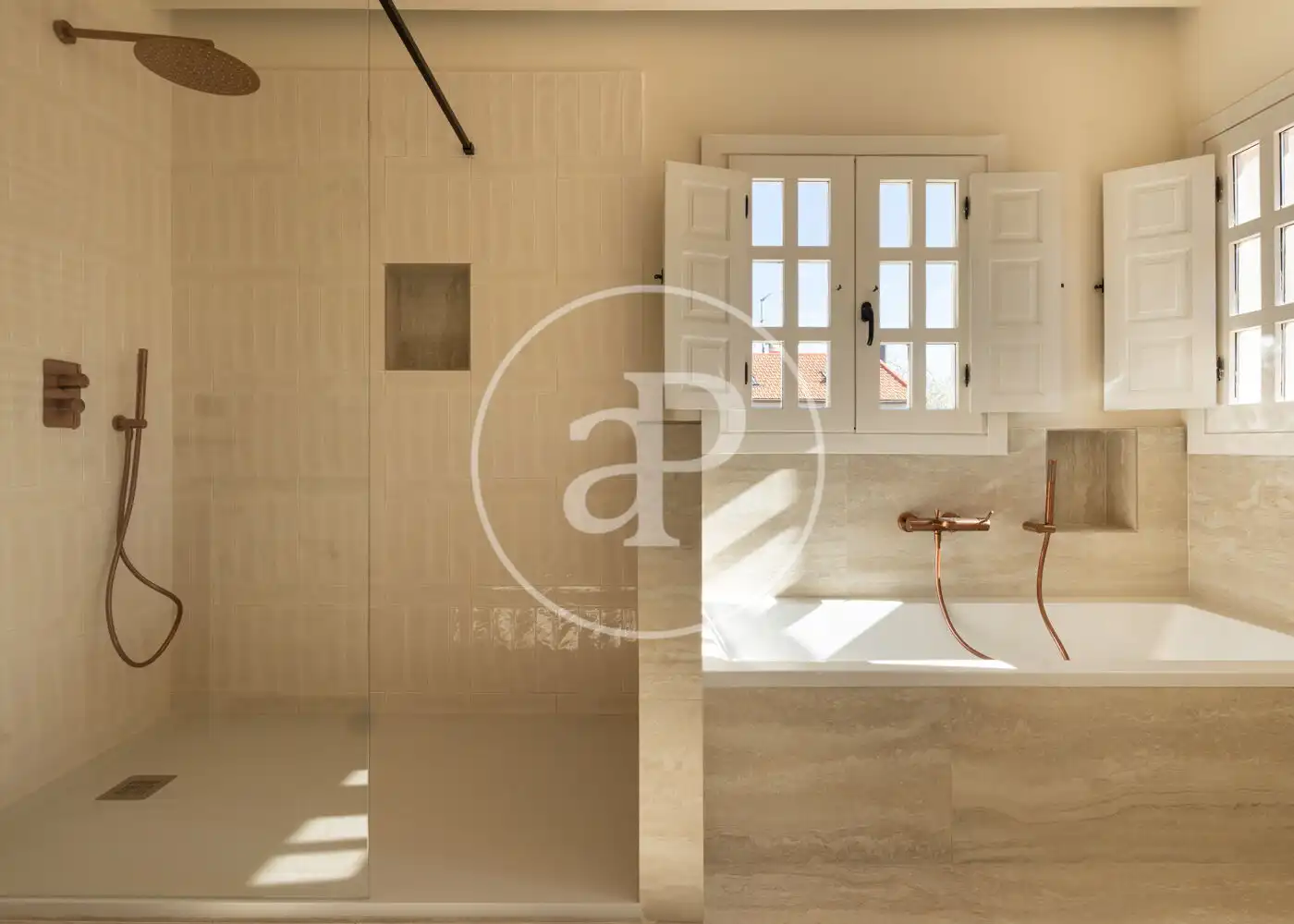 Baño de Casa o chalet de alquiler en Madrid con Aire acondicionado, Calefacción y Jardín privado