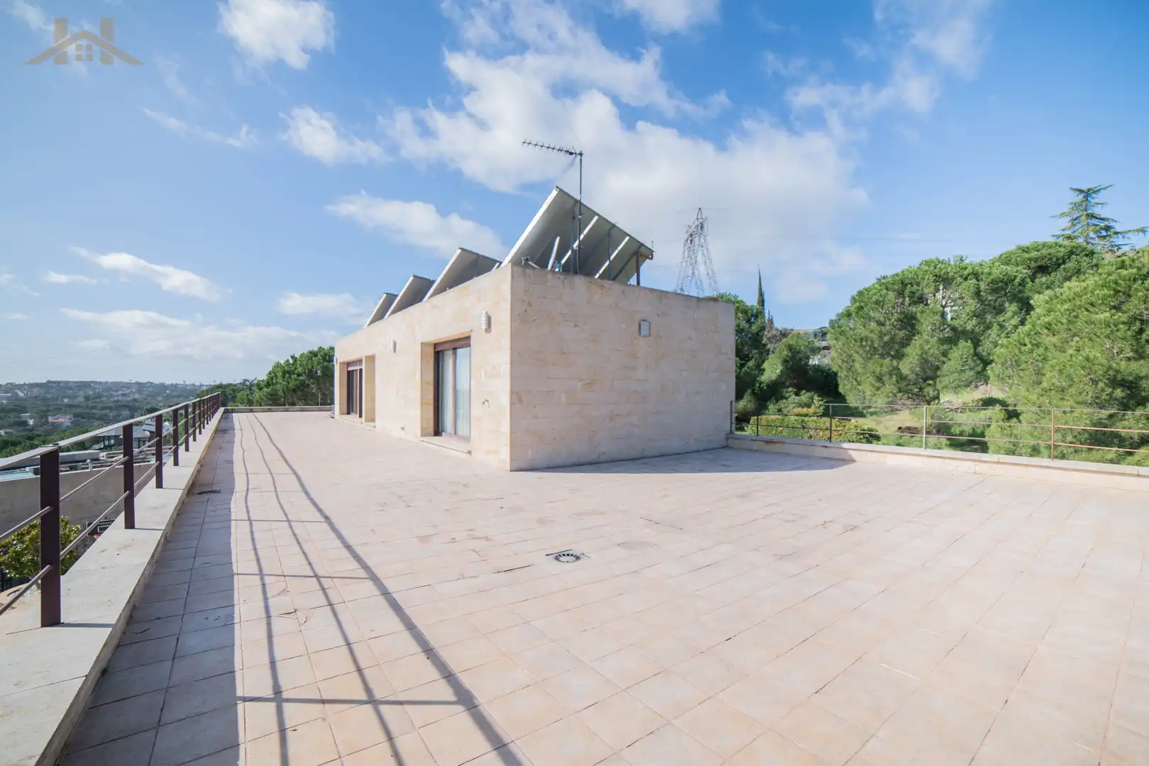Vista exterior de Casa o xalet en venda en Torrelodones amb Aire condicionat, Calefacció i Jardí privat