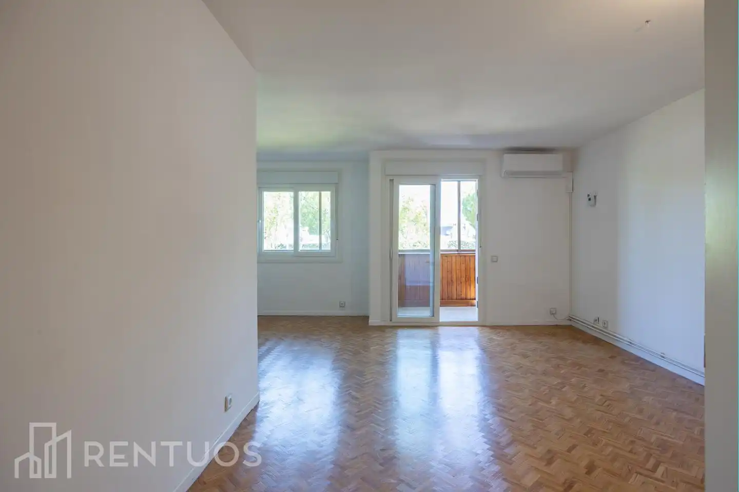 Living room of Flat for rent in Majadahonda  with Air Conditioner, Heating and Parquet flooring