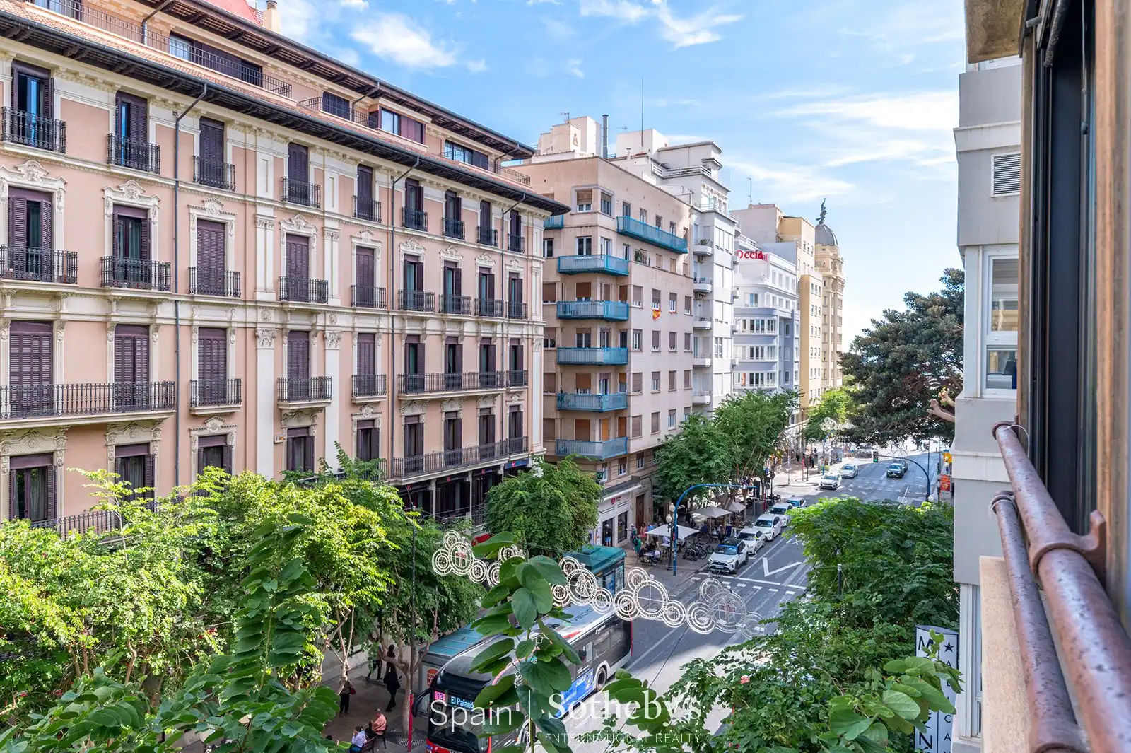 Außenansicht von Wohnungen zum Verkauf in Alicante / Alacant mit Klimaanlage