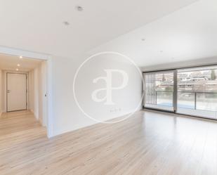 Living room of Flat to rent in  Madrid Capital  with Air Conditioner, Heating and Terrace