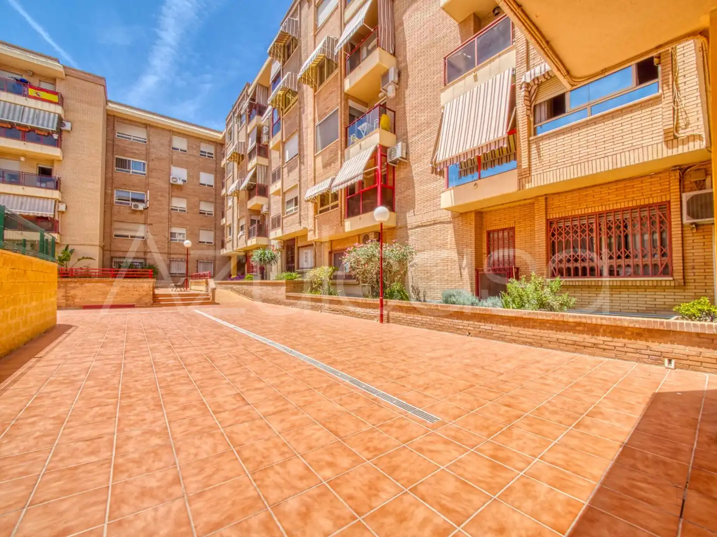 Außenansicht von Wohnung zum Verkauf in Sant Joan d'Alacant mit Klimaanlage, Terrasse und Gemeinschaftspool