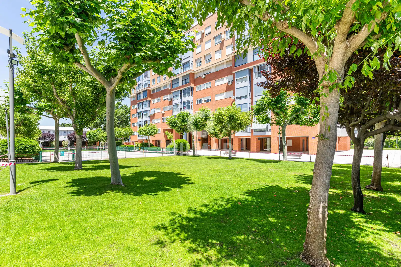 Exterior view of Flat for sale in Madrid  with Heating, Private garden and Storage room