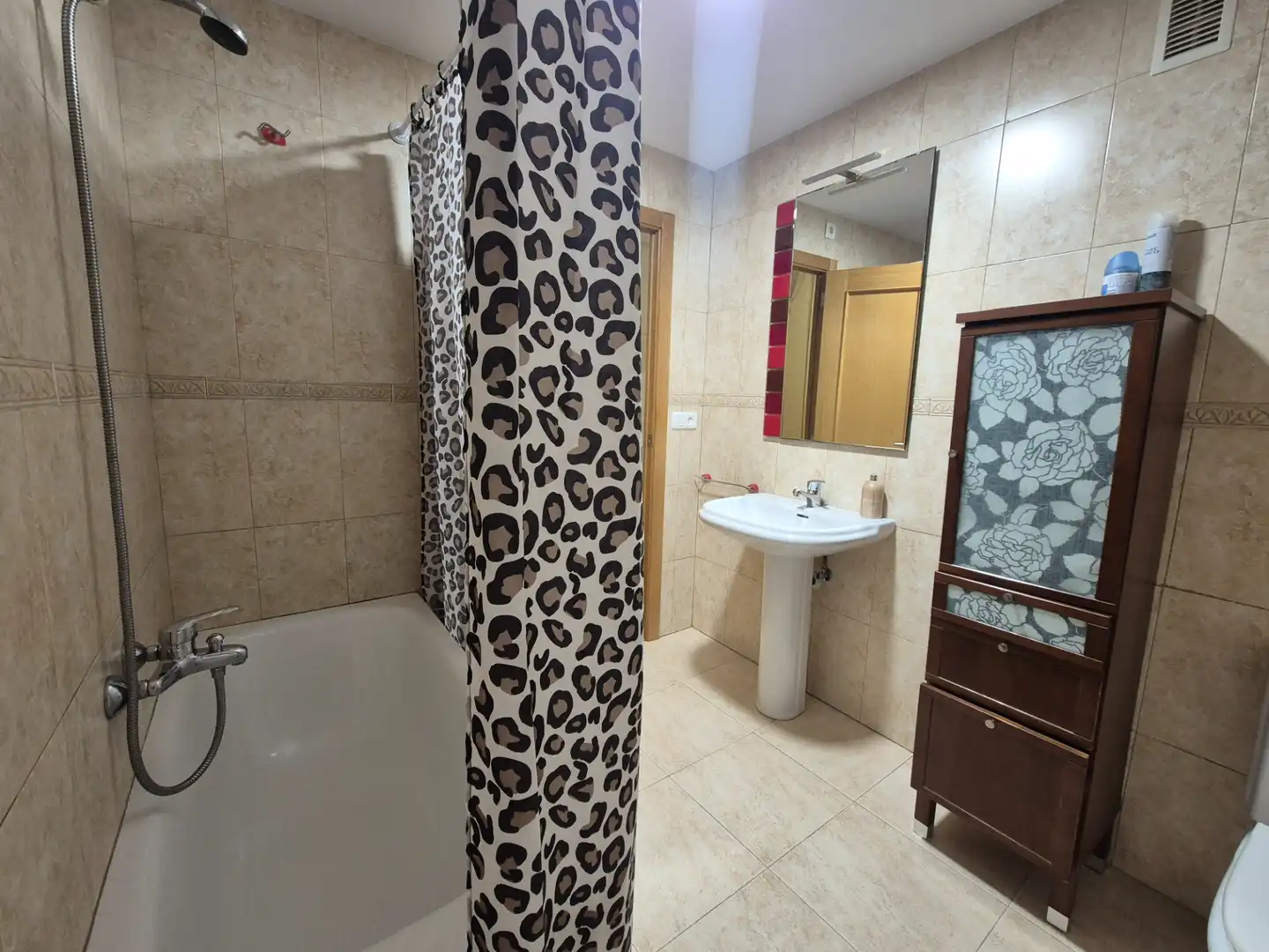 Bathroom of Flat for sale in Valencia  with Air Conditioner, Parquet flooring and Oven