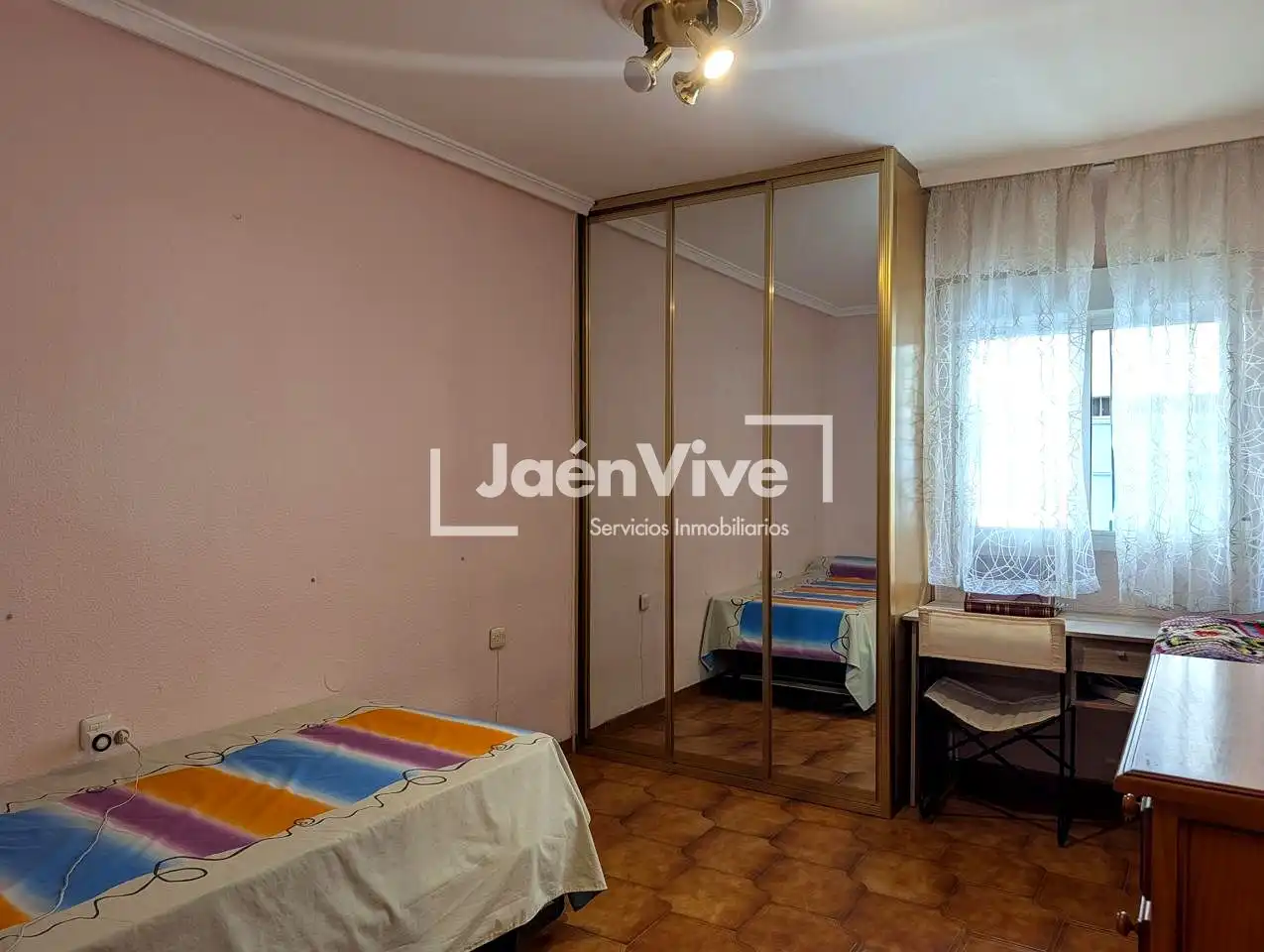 Habitación de Planta baja en venta en Jaén con Aire acondicionado y Amueblado