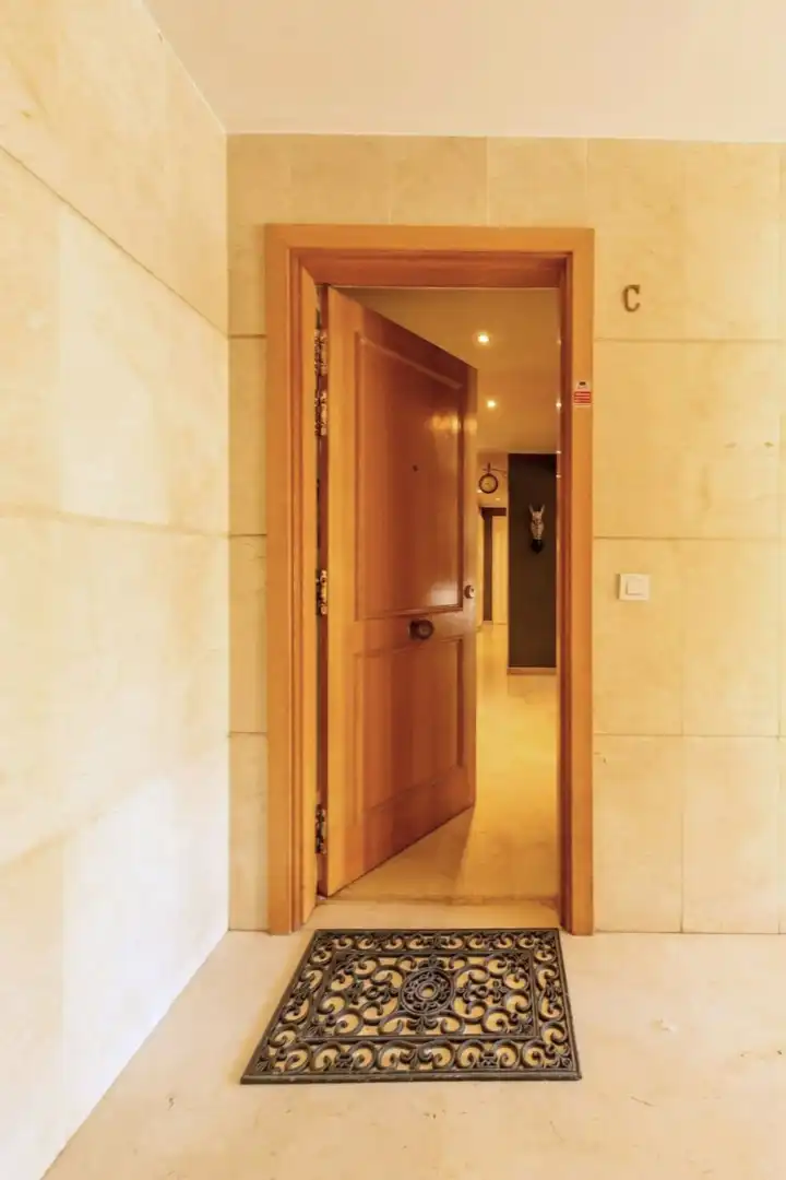 Flat for sale in San Pedro  with Air Conditioner, Private garden and Storage room