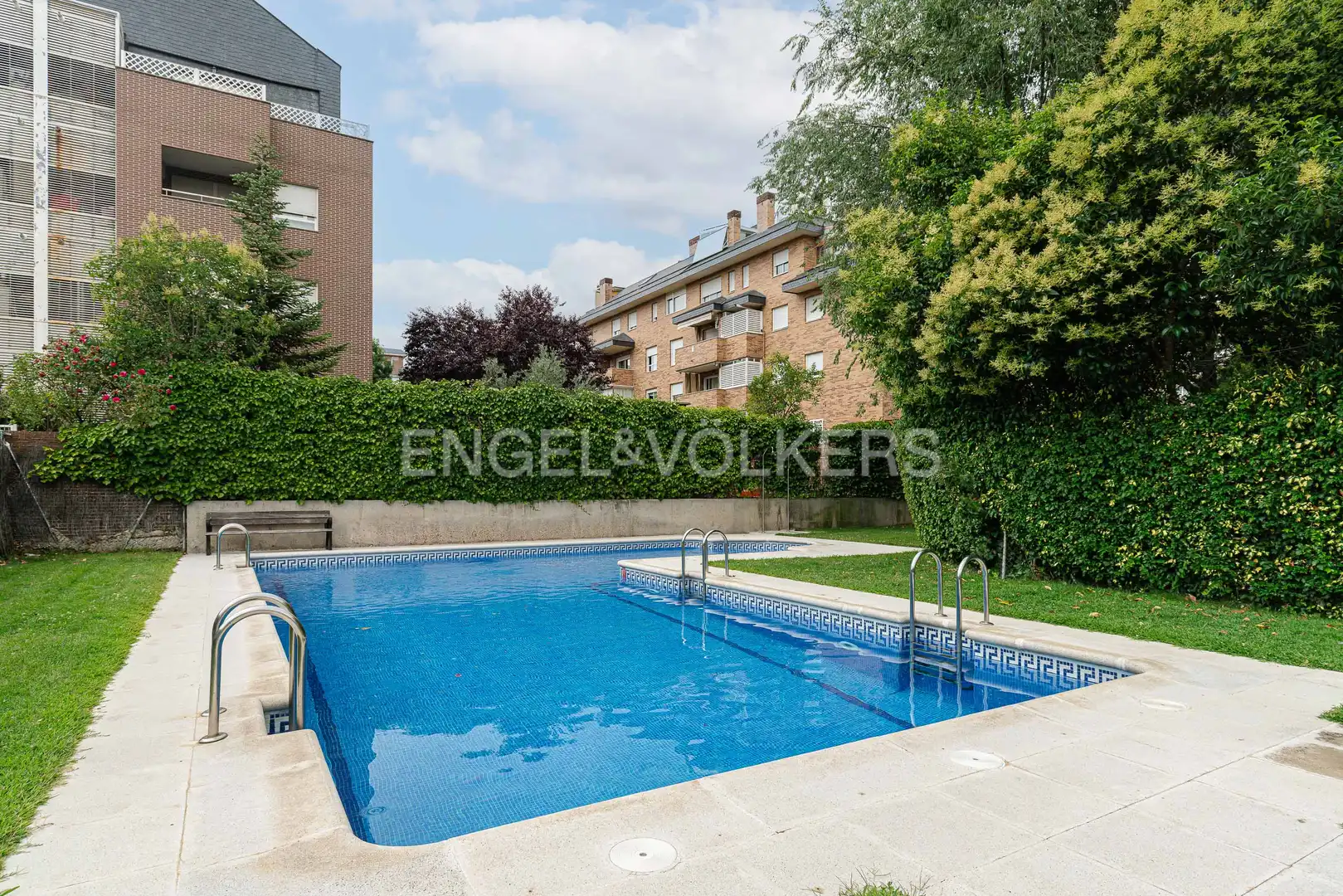 Piscina de Pis en venda en Majadahonda amb Aire condicionat, Calefacció i Parquet