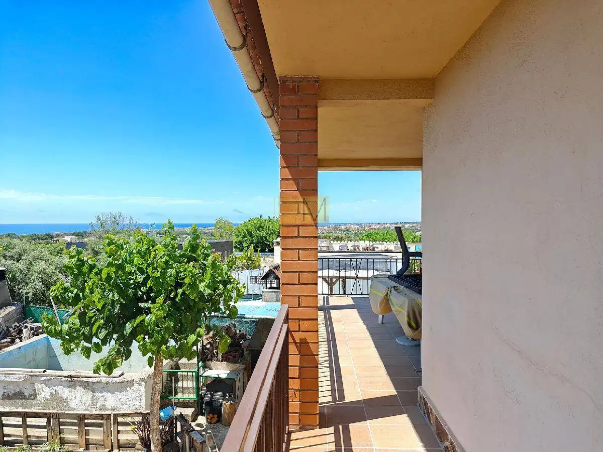 Terrassa de Casa o xalet en venda en Vilanova i la Geltrú amb Calefacció, Jardí privat i Terrassa