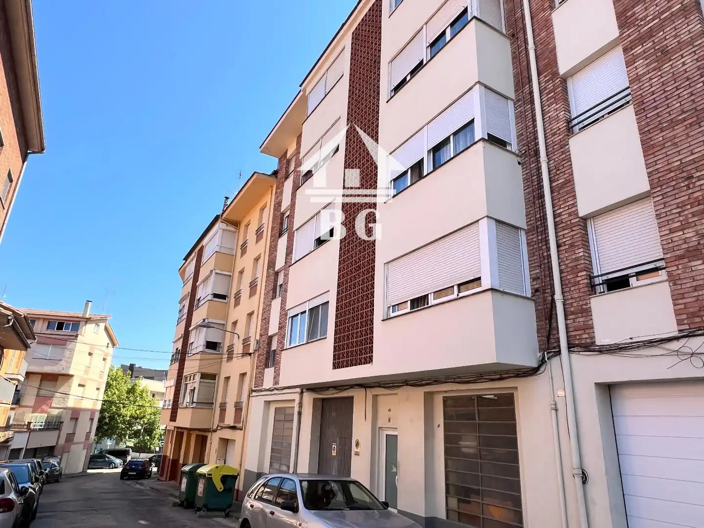 Vista exterior de Pis en venda en Olot amb Terrassa