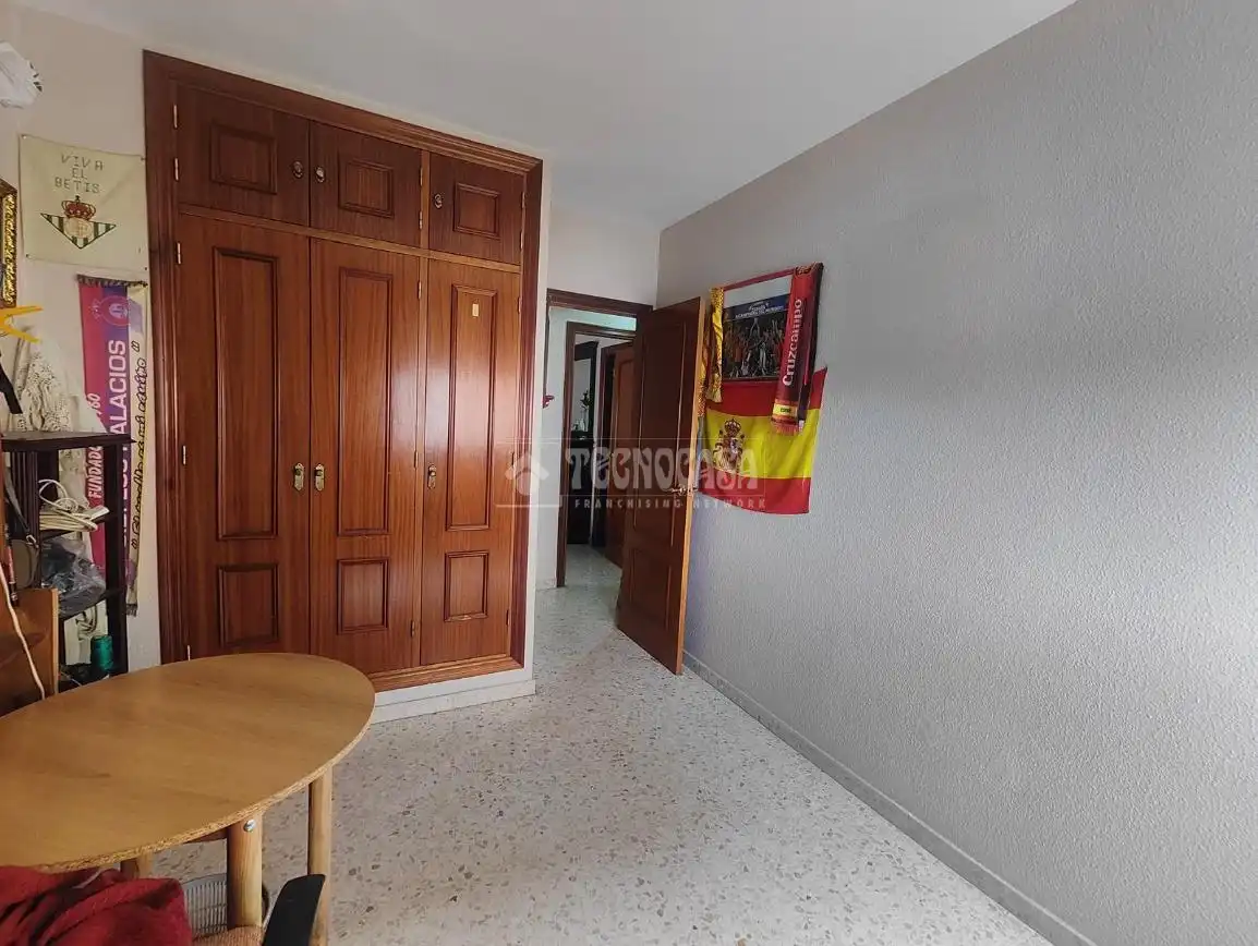 Dormitori de Pis en venda en Los Palacios y Villafranca amb Balcó