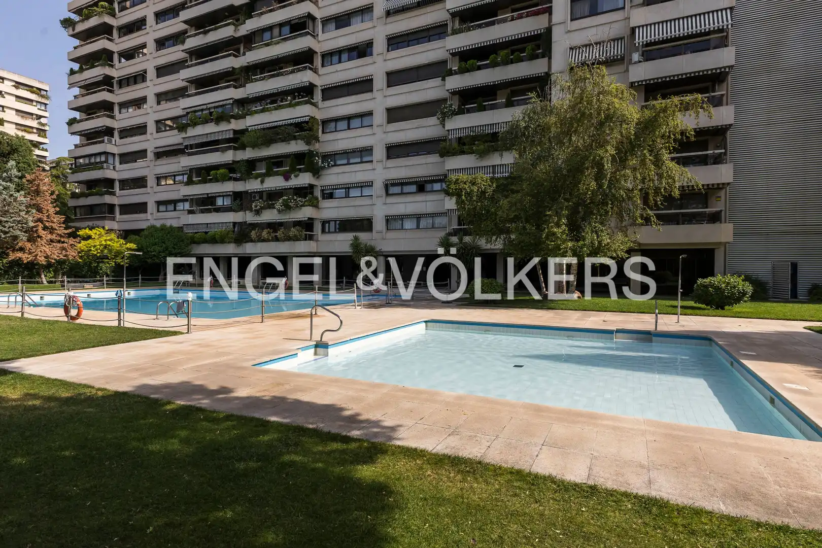 Swimming pool of Flat for sale in Madrid  with Heating, Private garden and Terrace
